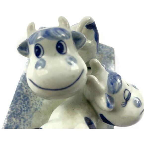 Delft Blue Holland Playful Cows Figurine Hand Painted 2.5 x 4 x 2.5 - Picture 5 of 7